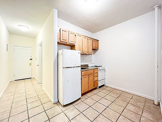 5th image of 315 E 5th St APT 4D
