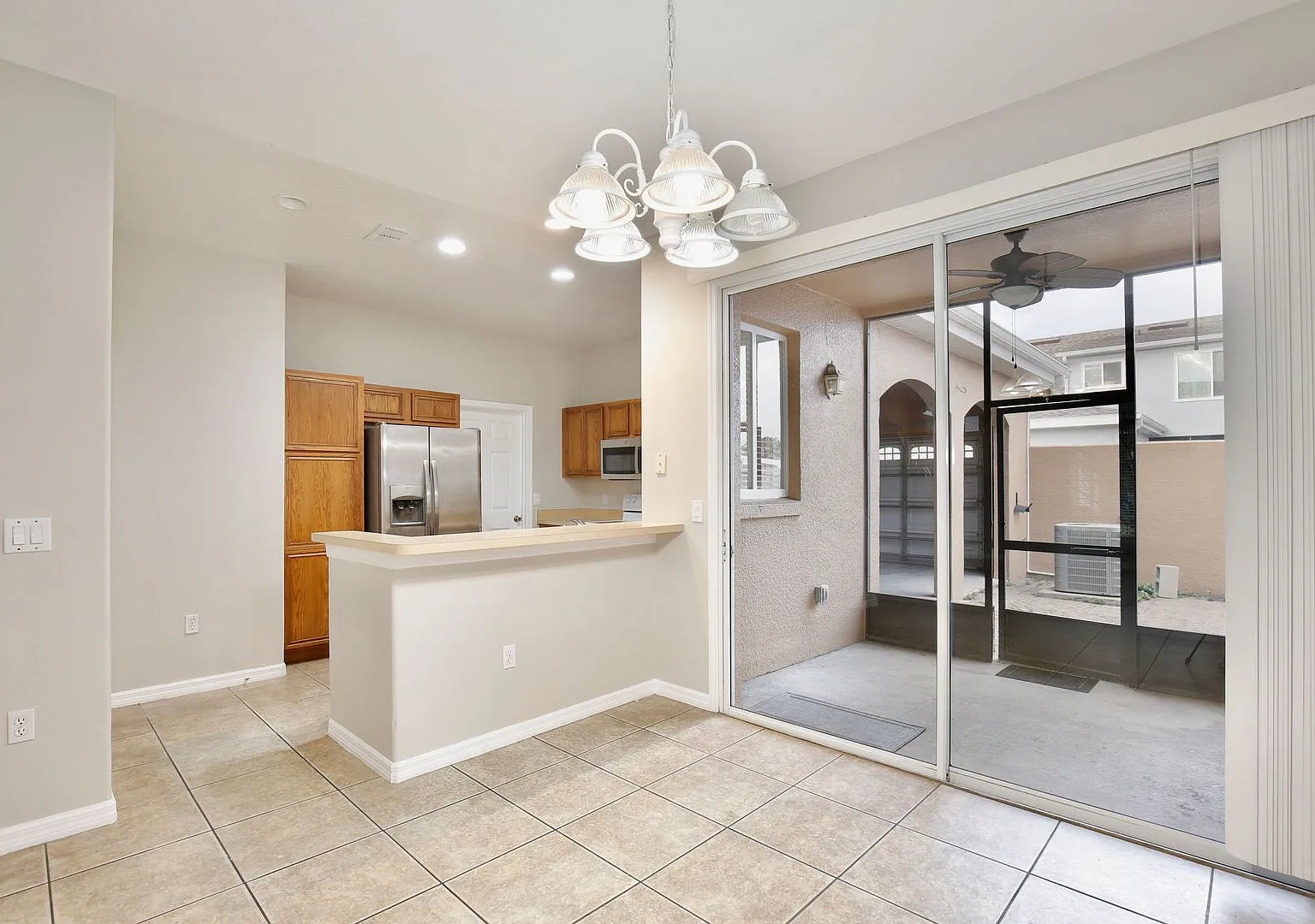 Charming 3/2.5 Spacious Townhome with a 2 Car Garage in the Gated Community of Island Walk at Mea... — Photo 4