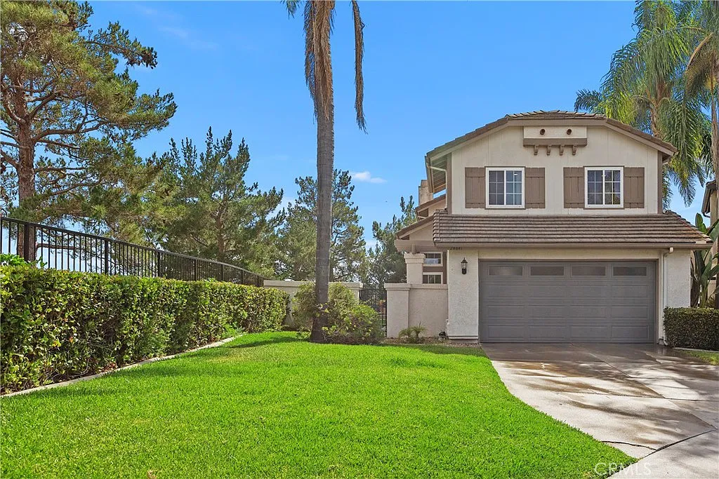 4 bed, 2.5 bath, 1865 sqft, $5,950 — Photo 2