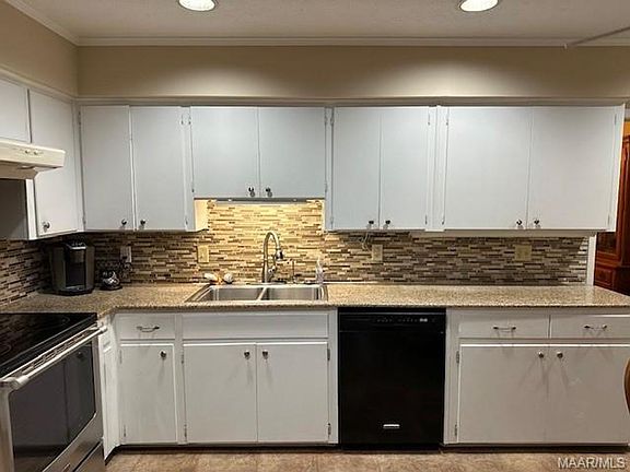 5th image of 817 Dumont Dr