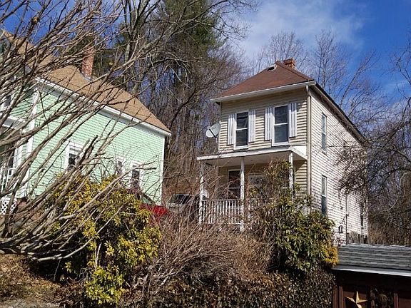 2nd image of 50 Spruce St