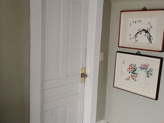 3rd image of 219 W Bell St APT B