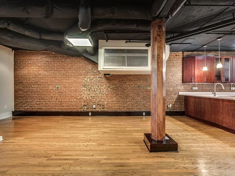 1033 Beacon St #B — Photo 5