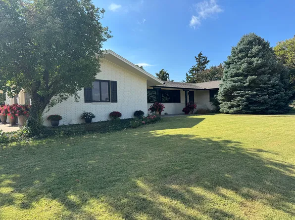 517 E Vine St, Meade, KS 67864