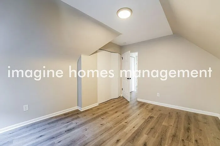 241 Amber St #3 — Photo 3