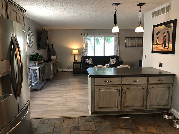 Snack Bar/Living Room