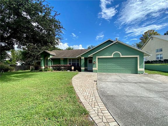 3rd image of 321 Pine Shadow Ln