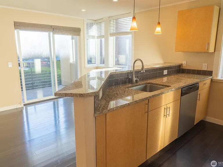 626 4th Ave W #201 — Photo 9