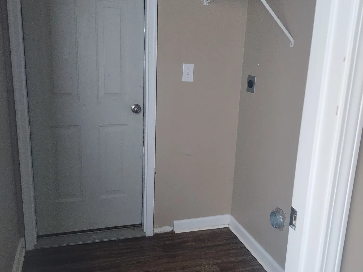 4 bed, 2.5 bath, 1837 sqft, $2,125 — Photo 2