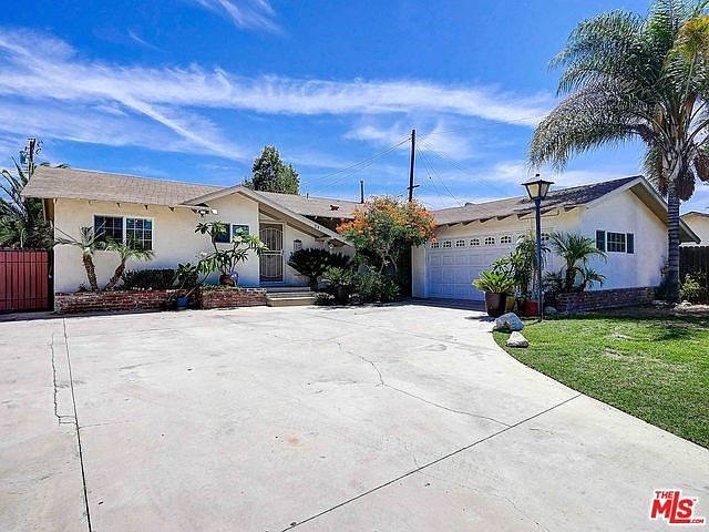 1st image of 841 W Lucille Ave