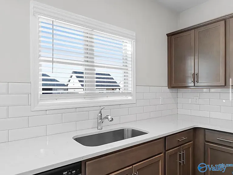 142 Ivy Vine Dr — Photo 9