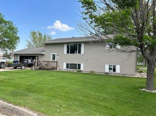 212 E Circle Dr, Watertown, SD 57201