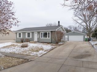 2319 Fairway Ln, Waterloo, IA 50701