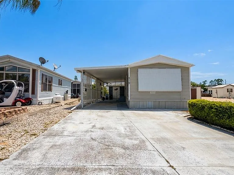 519 Center Crest Blvd — Photo 3