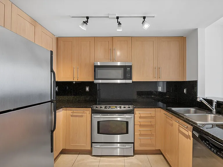 511 SE 5th Ave #2115 — Photo 9