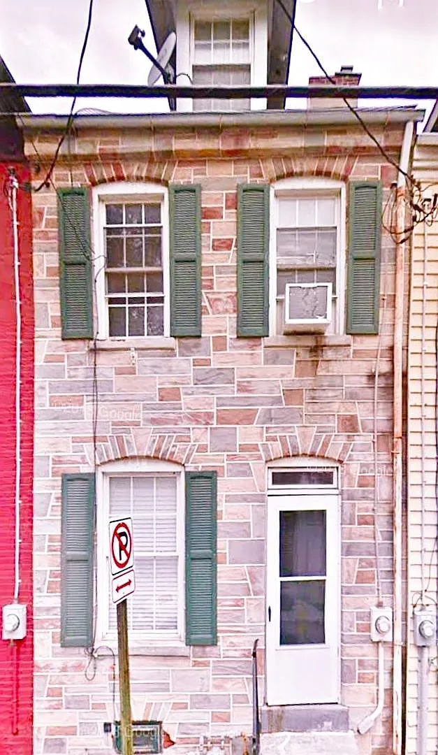 339 E Marion St photo 1