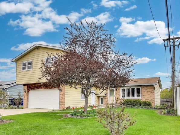 1307 N McAree Rd, Waukegan, IL 60085