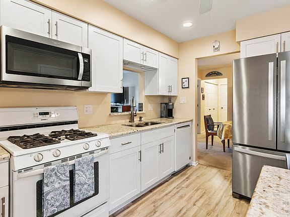 4th image of 61 S Stonington Dr #231