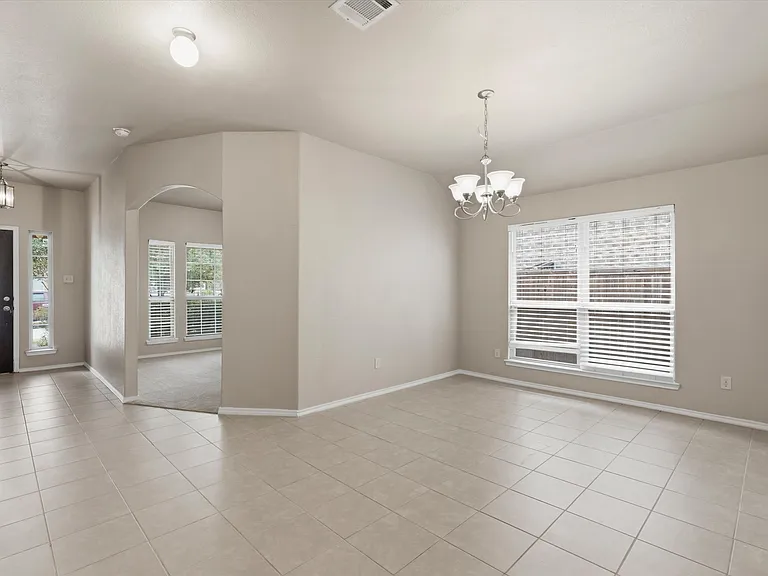 1115 Dickenson Dr — Photo 9