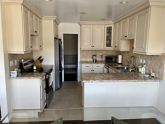 5th image of 380 S Euclid Ave Unit 306