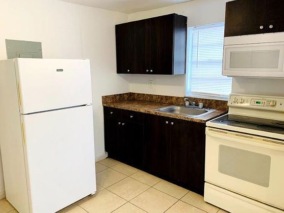 4th image of 719 NE 86th St #3