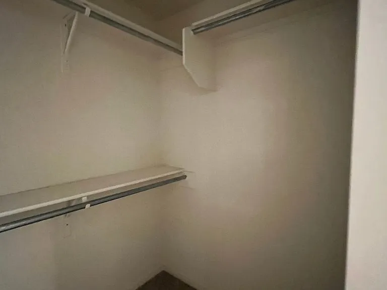 1107 E La Brea Ave — Photo 18