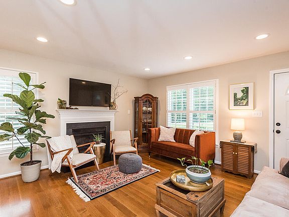 2nd image of 2327 Hardwood Dr