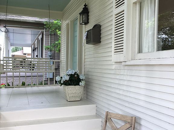 Front Porch w/swing