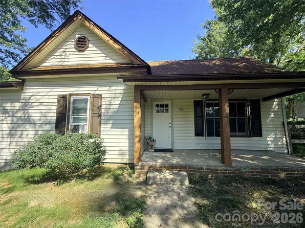 110 E Price St, Hendersonville, NC 28739