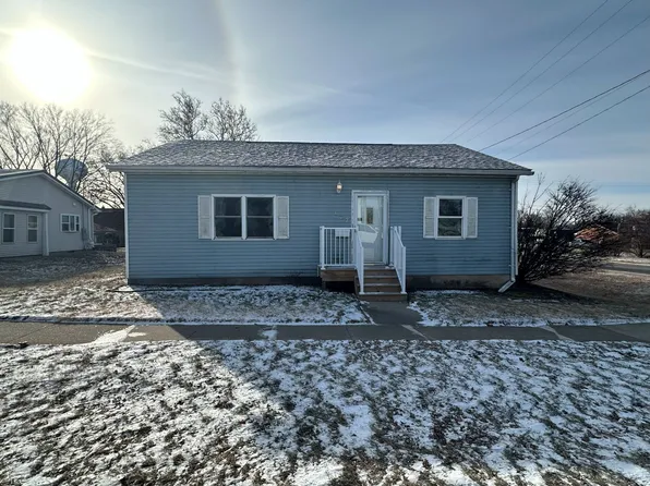 627 12th St, De Witt, IA 52742