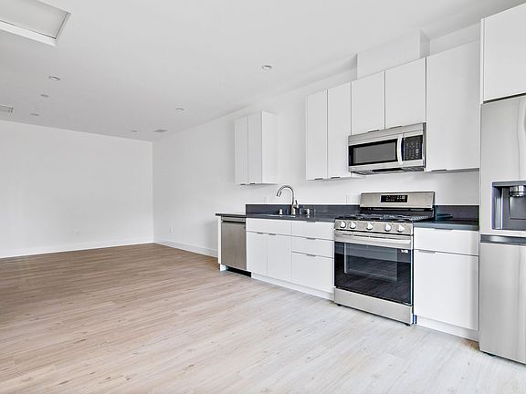 2nd image of 18199 Sunburst St