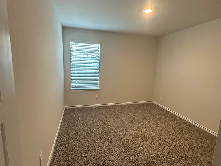 1318 Crookpost Dr — Photo 11
