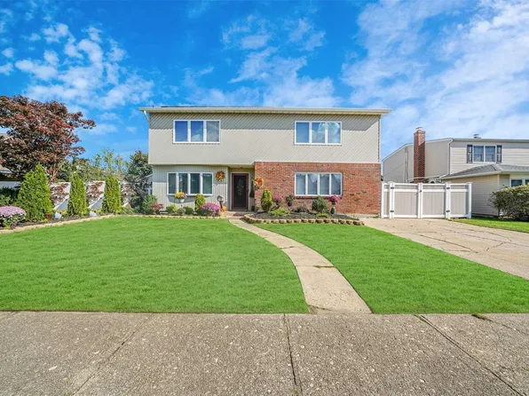 19 Ring Lane, Levittown, NY 11756