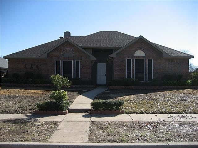 1st image of 2050 Oakglen Dr