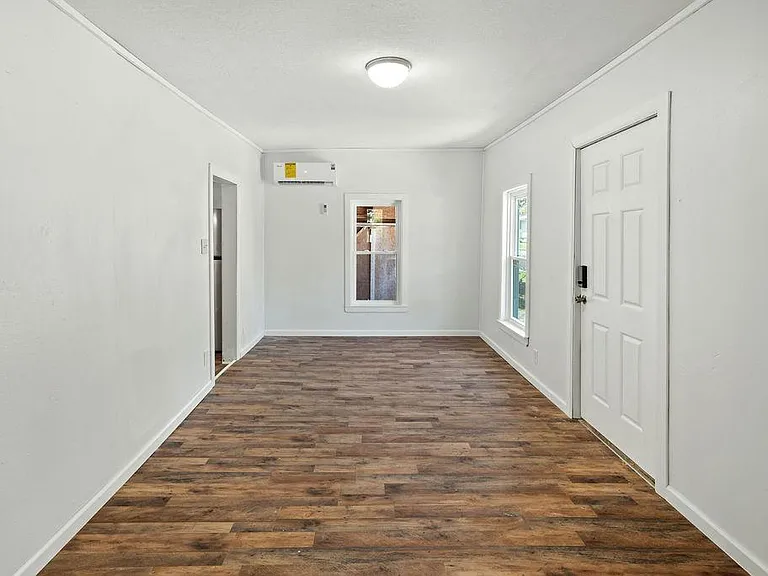 2706 Quincy St — Photo 3