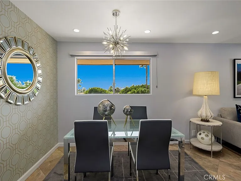 510 N Villa Ct — Photo 8