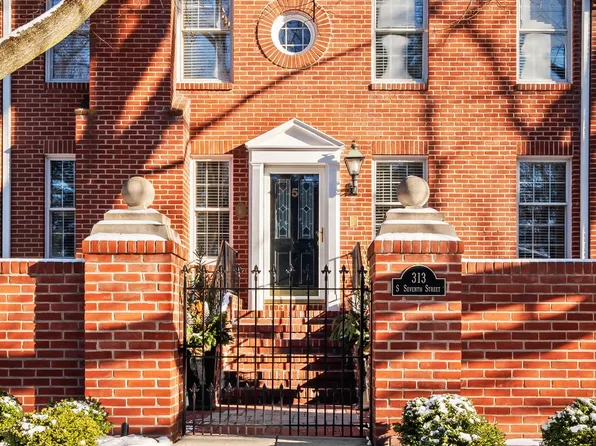 313 S 7th St, Geneva, IL 60134