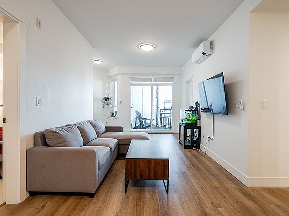 4th image of 2180 Kelly Ave #1608