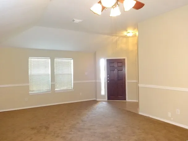 1819 Manor Dr — Photo 5