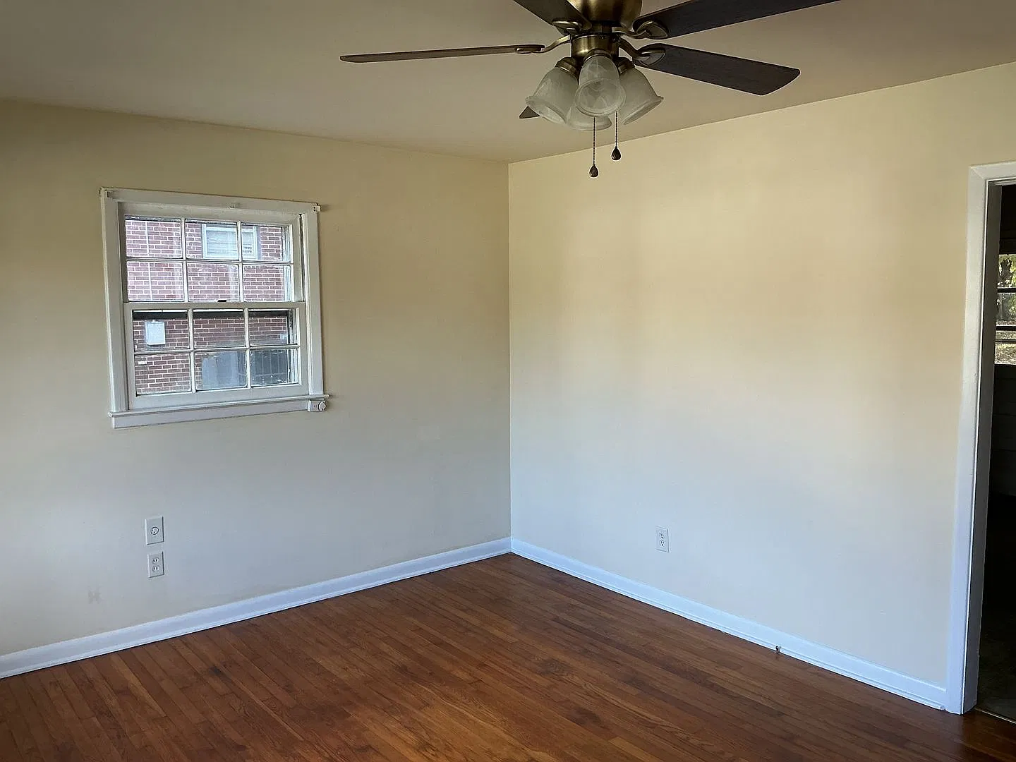 3 Bedroom 1 Bathroom House — Photo 3