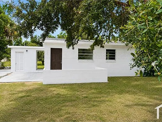 3 bed, 900 sqft, $1,350 — Photo 1