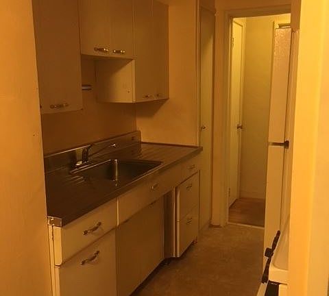 2nd image of 1724 H St APT 02