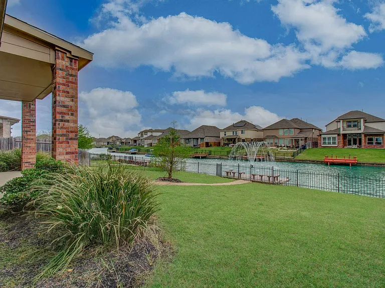 24331 Kee Cresta Ct — Photo 46