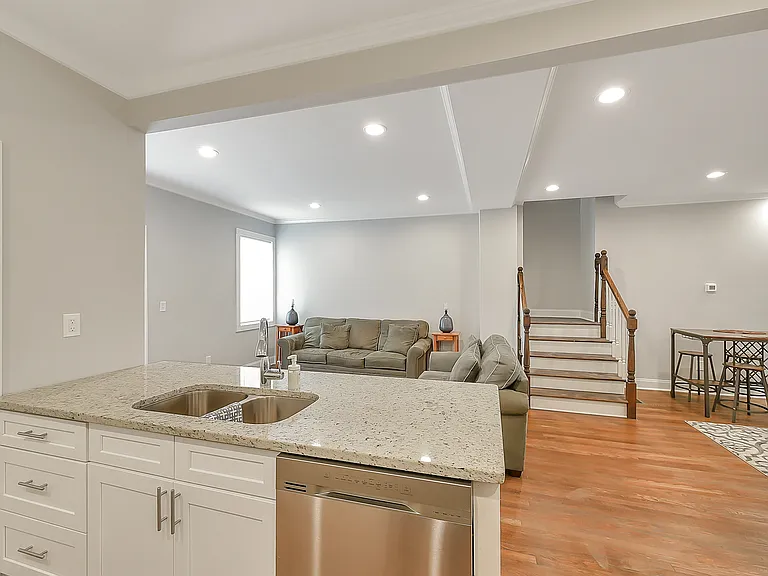 1378 Lakewood Ave SE — Photo 18