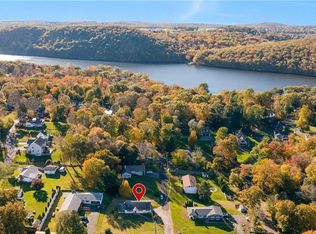 6 Harbor Ridge Rd, Danbury, CT 06811