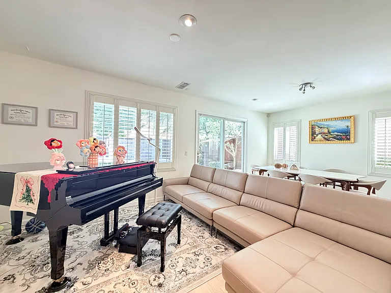 3703 Abby Ct — Photo 9
