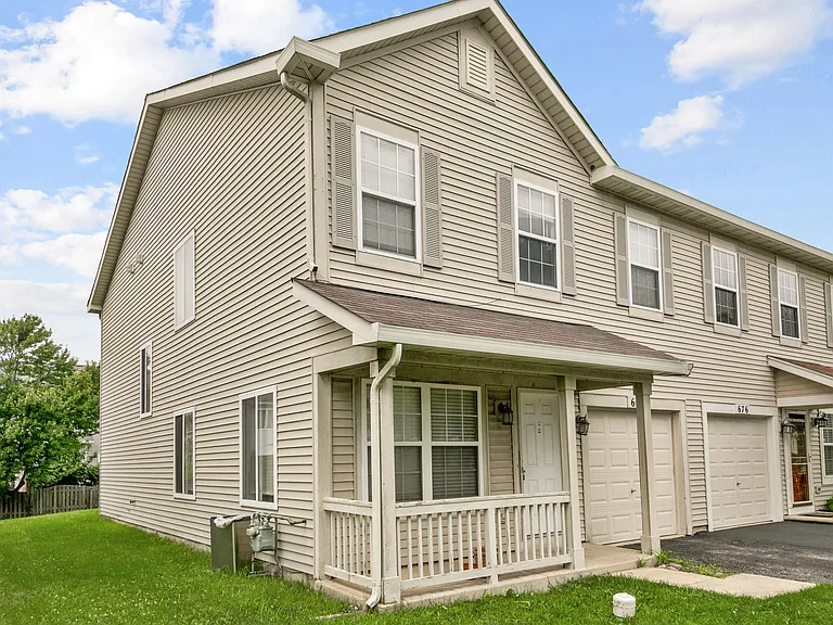 678 Zachary Dr — Photo 2