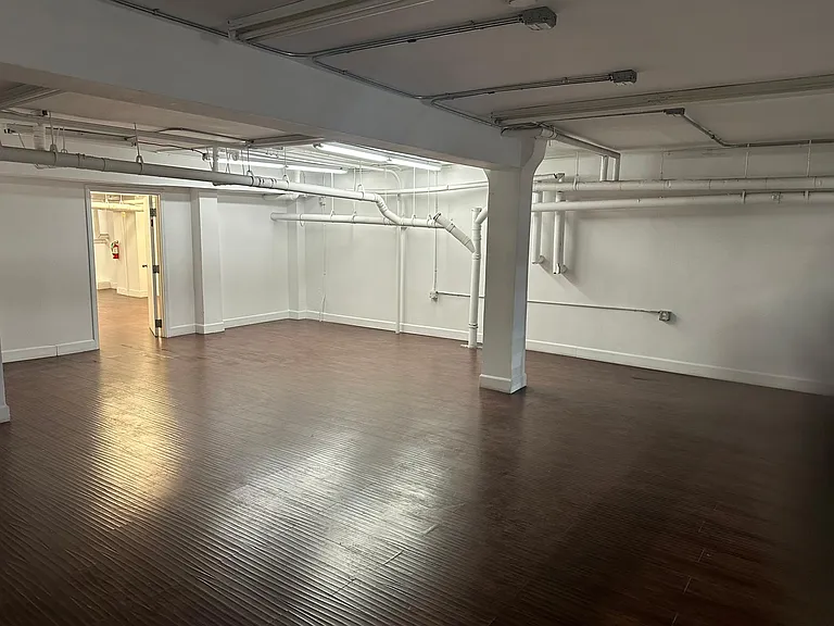 748 S Main St — Photo 23