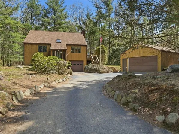 35 Fanning Ln, Smithfield, RI 02828