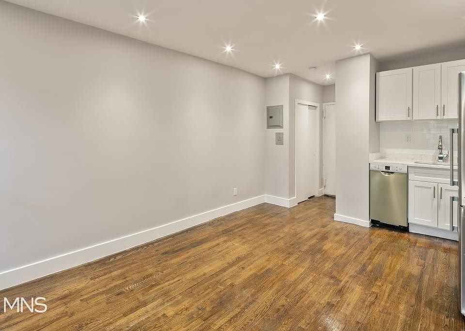 2nd image of 456 W 22nd St #4C1